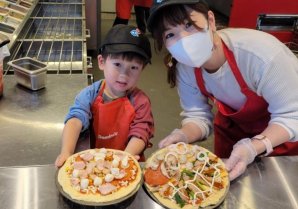 【職業体験】3歳児とドミノピザのピザ作りに挑戦してみた！【ピザアカデミー】 [まなみ]