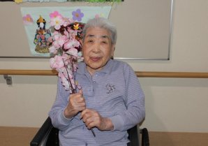 大正12年神田生まれ。100歳で天寿を全うした義母を偲ぶ。